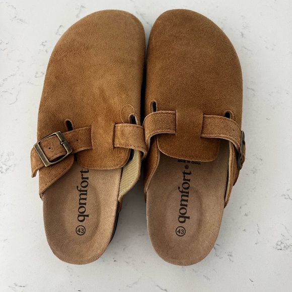 Qomfort Tan Suede Clogs - Picture 1 of 5